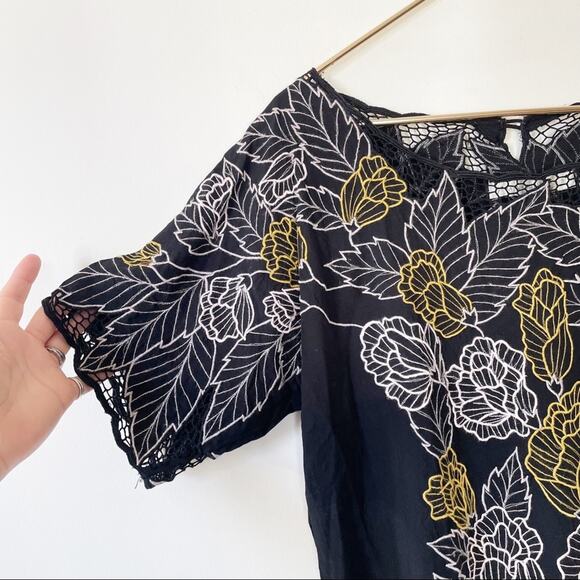 Mink Pink Black Floral Embroidered Crochet Top M - Picture 3 of 9